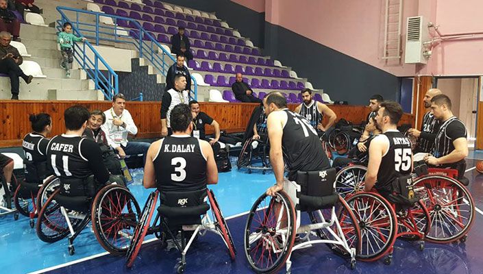 Tekerlekli Sandalyede Rakip Bağcılar Eng.