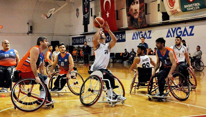 Tekerlekli Sandalyede Rakip Ordu Bş. Bld. 