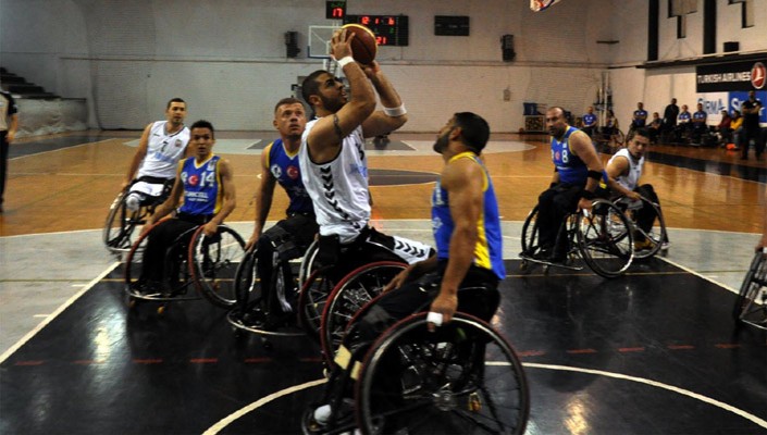 Tekerlekli Sandalyede Derbi Heyecanı