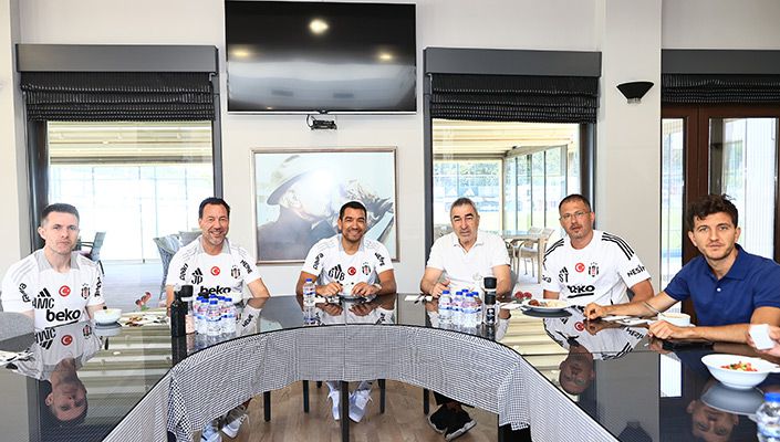 Teknik Direktörümüz Giovanni van Bronckhorst Çalışmalara Başladı