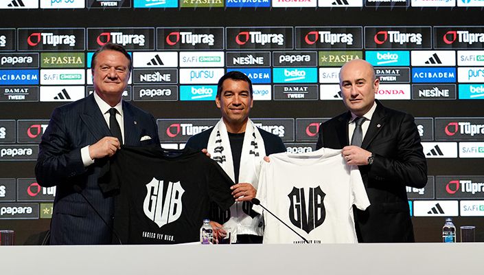 Teknik Direktörümüz Giovanni van Bronckhorst İçin İmza Töreni Düzenlendi