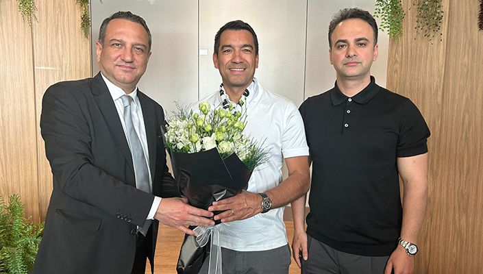 Teknik Direktörümüz Giovanni van Bronckhorst İstanbul’da