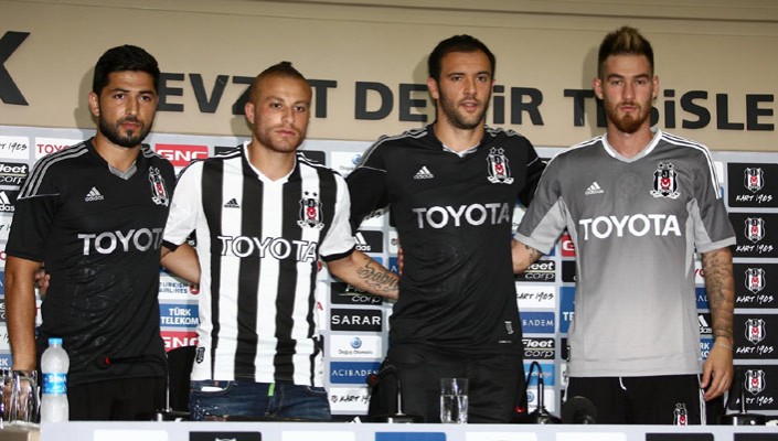 Futbolcularımız için İmza Töreni Yapıldı