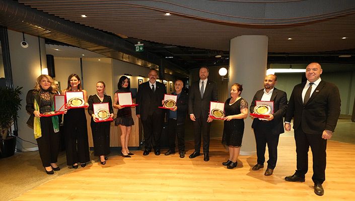 Tüpraş Stadyumu’nda Öğretmenler Günü Kutlaması
