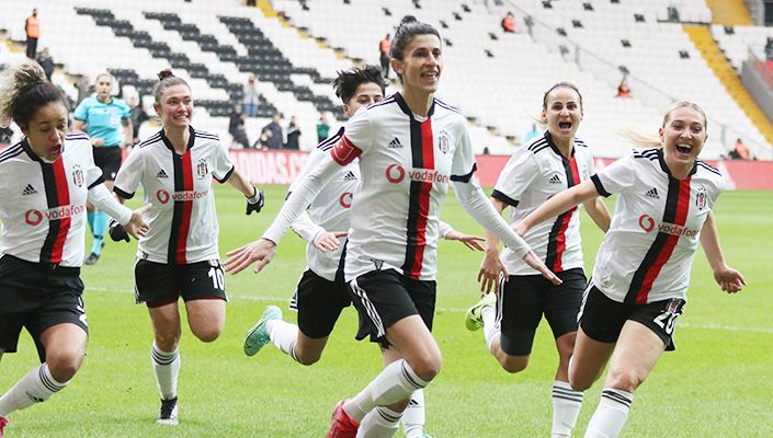 Türkiye Kadın Futbol Tarihinin İlk Resmi Derbisinin Galibi Beşiktaş Vodafone 