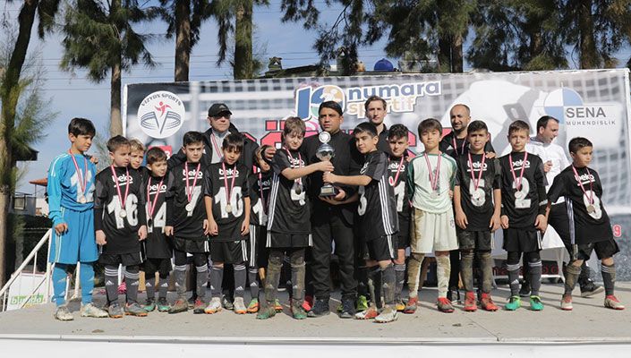U-11 Takımımız, Kuşadası Sömestr Cup'ta Namağlup Şampiyon Oldu