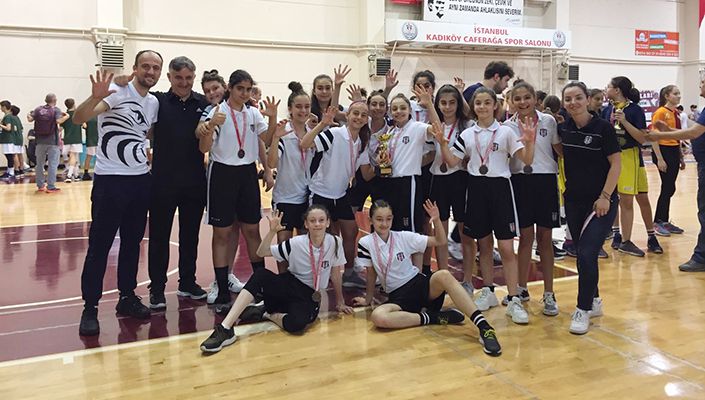 U-12 Kız ve U-11 Erkek Basketbol Takımlarımız Kupalarını Aldı