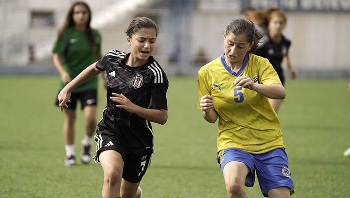 U-13 Kız Futbol Takımımız, 30 Ağustos Zafer Kupası’nda Şampiyon Oldu