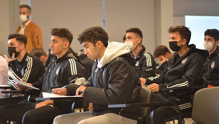 U-19 ve U-17 Akademi Takımlarımızın Sporcuları, Yabancı Dil Seviye Tespit Sınavına Katıldı