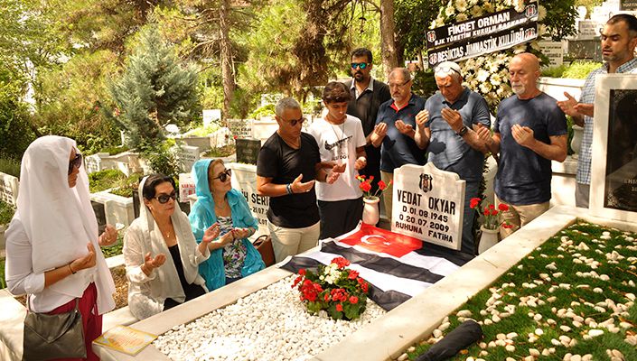 Vedat Okyar’ı Kabri Başında Andık