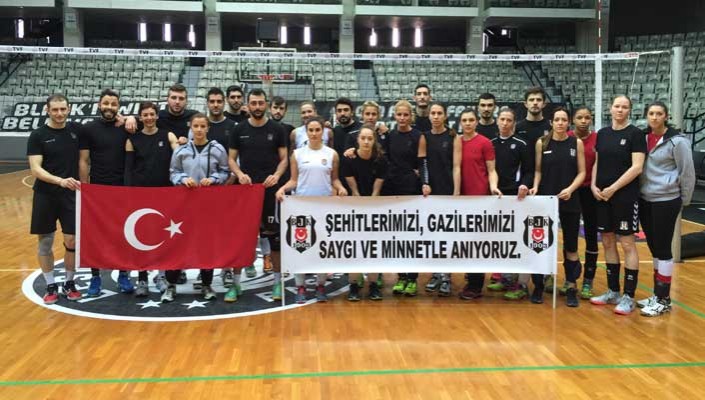 Voleybol Takımlarımız, Çanakkale Şehitlerimizi ve Gazilerimizi Andı