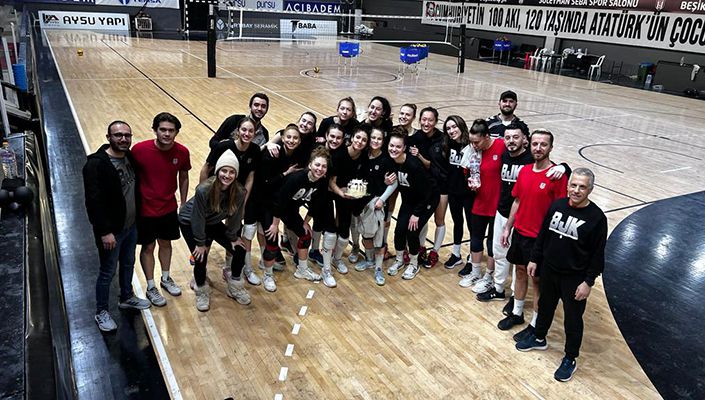 Voleybolcumuz Eylül Durgun’un Doğum Günü Kutlandı