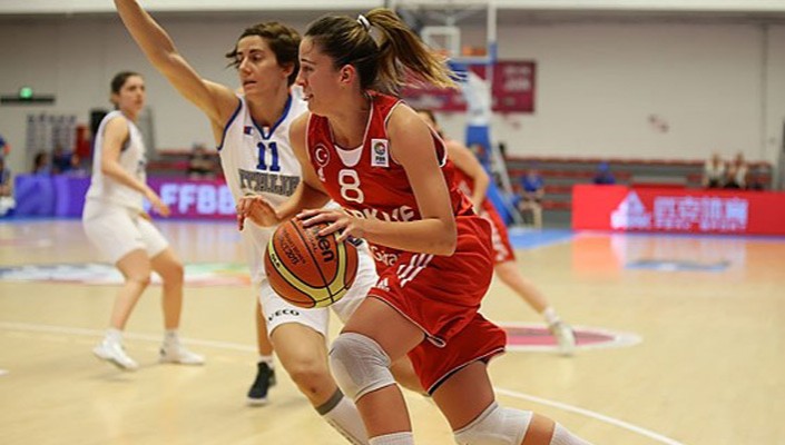 Yasemin Begüm Dalgalar Beşiktaş'ta 