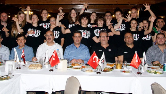 Yıldız Kız Basketbol Takımımıza Moral Yemeği