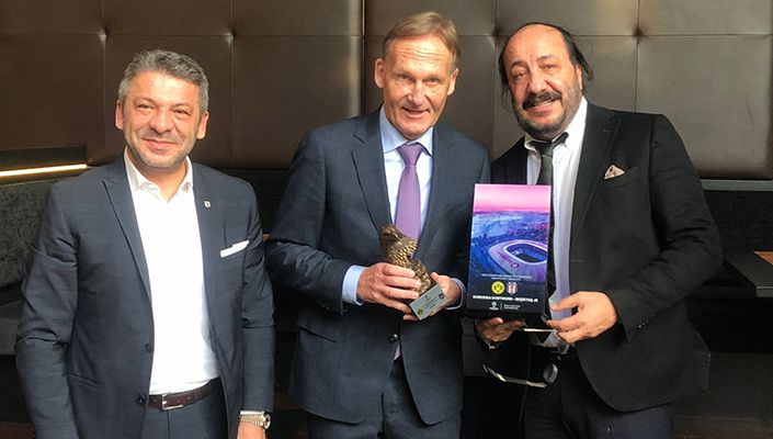Yönetim Kurulu Üyelerimiz, Almanya’da Dostluk Yemeğine Katıldı