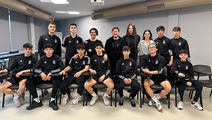 Yönetim Kurulu Üyemiz Prof. Dr. Işıl Zeybek, Futbol Akademi Sporcularımızla Buluştu