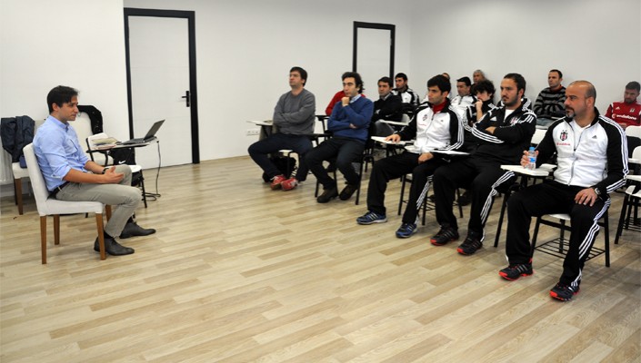 Futbol Altyapı Takımlarımızın Antrenörleri İstatistik Seminerine Katıldı