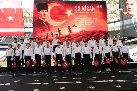 23 Nisan Ulusal Egemenlik ve Çocuk Bayramı, Tüpraş Stadyumu’nda Düzenlenen Törenle Kutlandı