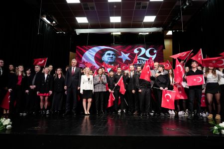 29 Ekim Cumhuriyet Bayramı, BJK-KABATAŞ VAKFI Okulları’nda Düzenlenen Törenle Kutlandı