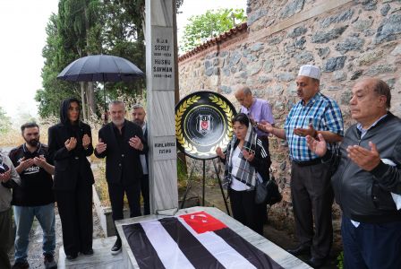 Ahmet Şerafettin Bey'i (Şeref Bey) Kabri Başında Andık