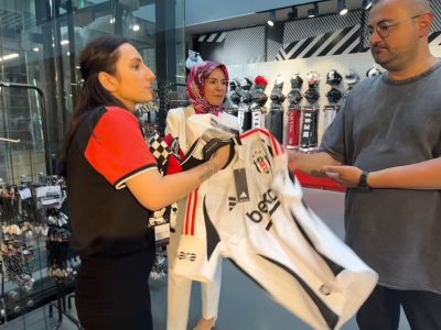 Family and Social Services Minister Göktaş visits Beşiktaş store 