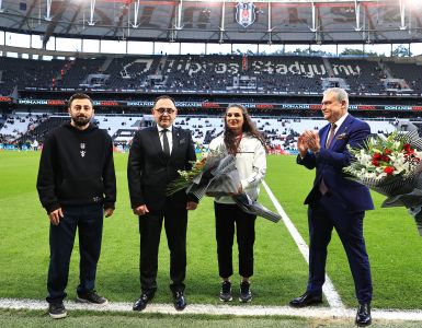 Avrupa Şampiyonu Milli Güreşçimiz Nesrin Baş’a Tüpraş Stadyumu’nda Kutlama