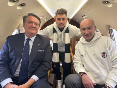 Beşiktaş Chairman Hasan Arat and Vice Chairman Hüseyin Yücel with new Black Eagle Ernest Muci 