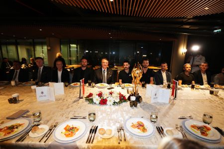 Başkanımız Hasan Arat, Türkiye Kupası Şampiyonu Beşiktaş Safi Çimento Hentbol Takımımızı Kutladı