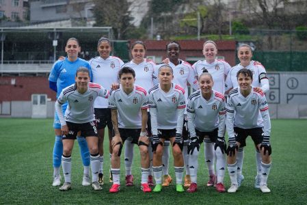 Beşiktaş v 1207 Antalyaspor (Turkish Super League) 
