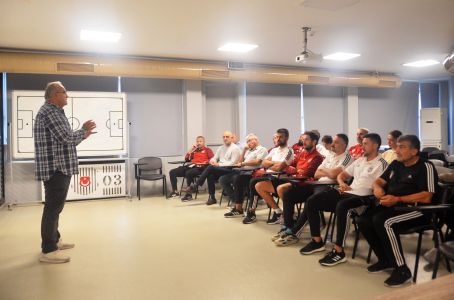 Beşiktaş Futbol Akademisi Teknik Ekibi ile Sporcularına Dopingle Mücadele Eğitimi