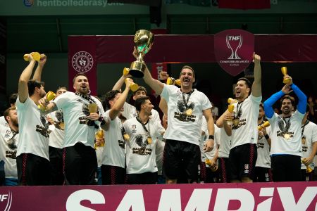 Beşiktaş Hentbol Takımımız Kupasına Kavuştu