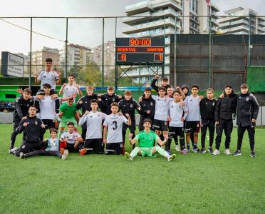 Beşiktaş - SMS Grup Sarıyerspor U-16)