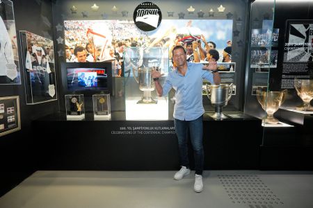 Former Black Eagle Oscar Cordoba visits Beşiktaş 