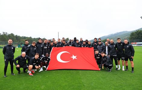 Futbol A Takımımızdan 29 Ekim Cumhuriyet Bayramı Kutlaması