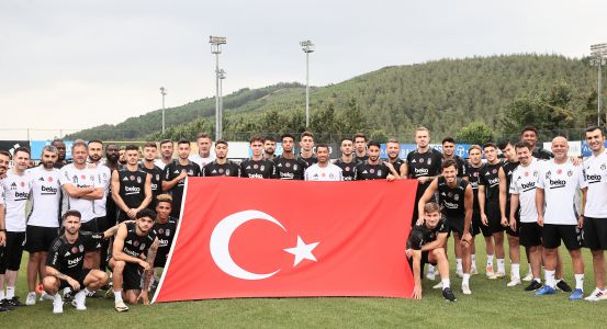 Futbol A Takımımızdan 30 Ağustos Zafer Bayramı Kutlaması