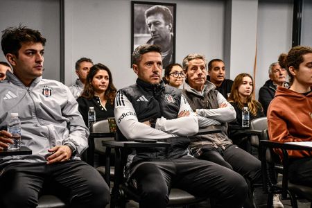 Futbol Akademimiz ile Kadın Futbol Takımları İdari ve Teknik Ekibi, “Başarıda Geri Bildirim Teknikleri” Eğitimine Katıldı