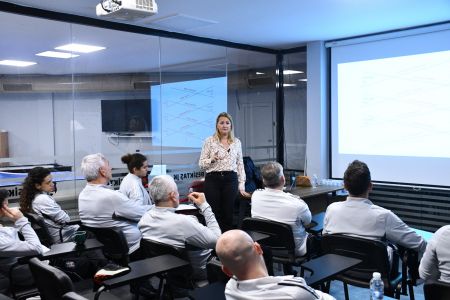 Futbol Akademimizin İdari ve Teknik Ekibi “Liderlik ve Zihinsel Dayanıklılık” Eğitimine Katıldı
