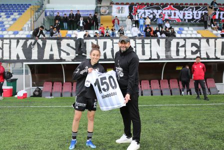 Başak Gündoğdu plays her 150th match for Beşiktaş