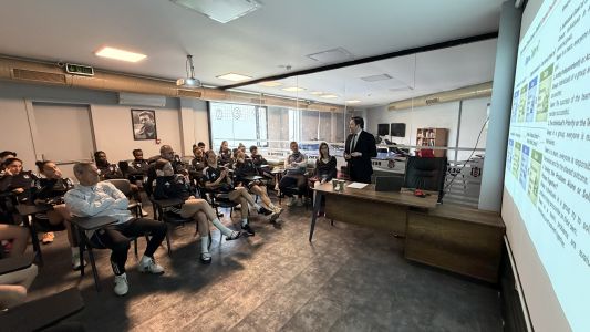 Beşiktaş women's football team take part in seminar 