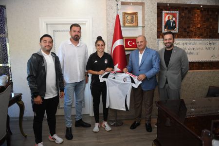 Beşiktaş Women's Football visit Ünye Mayor Hüseyin Tavlı 