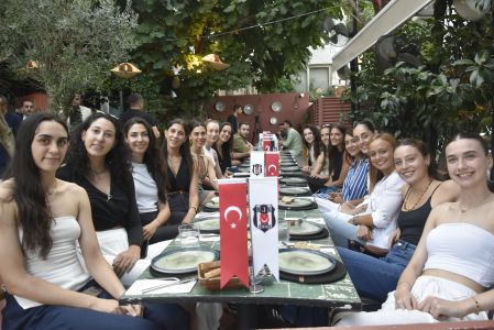 Beşiktaş Women's Volleyball gets together over lunch 