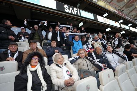 Kıymetli Büyüklerimiz Tüpraş Stadyumu’nda Ağırlandı