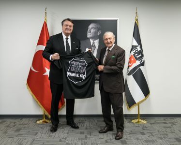 Koç Holding Onursal Başkanı Sayın Rahmi M. Koç’tan Beşiktaşımızın 35. Başkanı Sayın Hasan Arat’a Tebrik Ziyareti