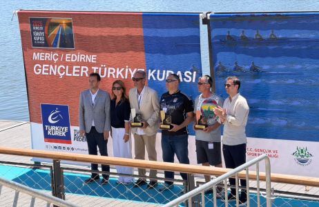 Kürek Takımımızdan Bir Birincilik Bir İkincilik Kupası