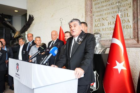 Merhum Metin Keçeli İçin Tüpraş Stadyumu’nda Tören Düzenlendi