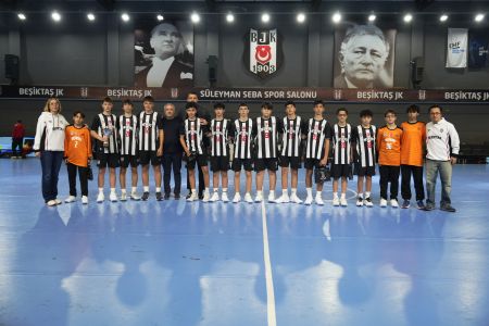 Minik Hentbolcularımız için Süleyman Seba Spor Salonu’nda Tören Yapıldı