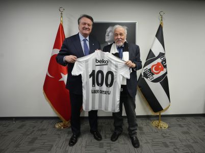 Prof.  İlber Ortaylı pays a visit to Beşiktaş 