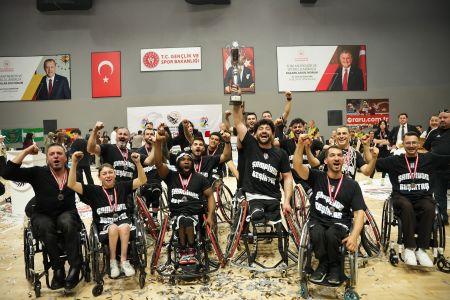 Tekerlekli Sandalye Basketbol Takımımız Şampiyonluk Kupasına Kavuştu