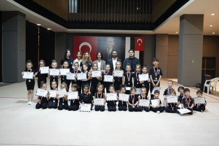 Tüpraş Stadyumu Jimnastik Okulu Kış Kapanış Töreni Yapıldı