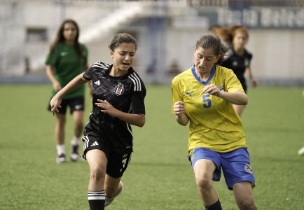 Beşiktaş U13 girls  win Victory Cup 